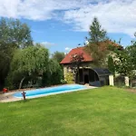 House Ewa Semesterbostad Meszna Opacka